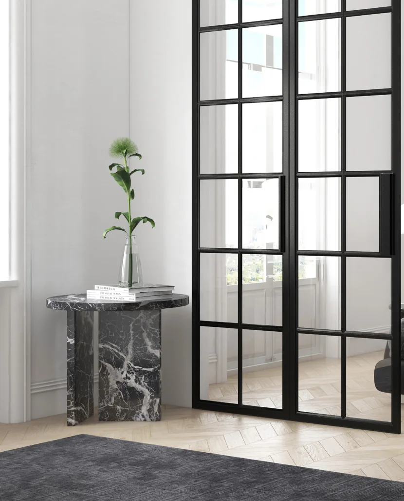 Porte d'atelier vitrée en acier noir dans un salon