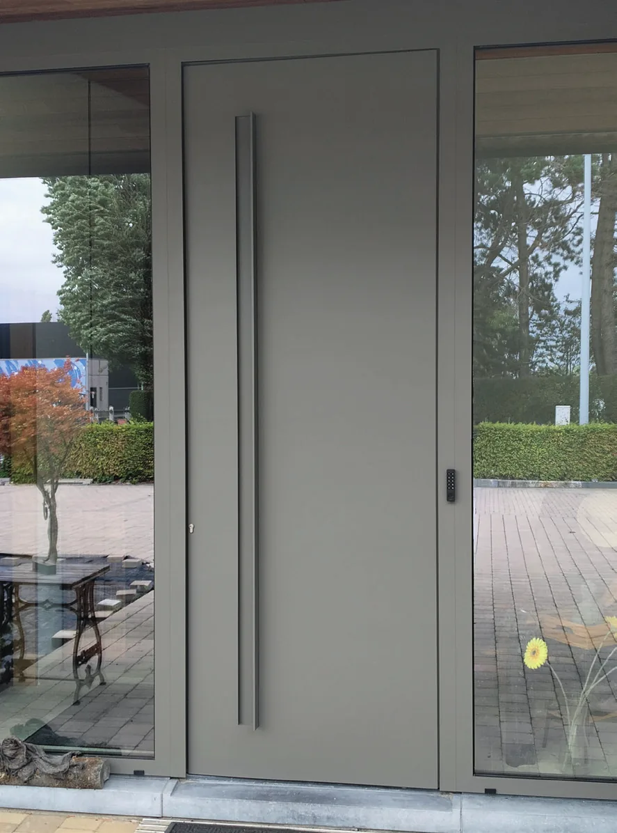Porte d'entrée gris clair panneau Frager Minimal MI192 Juul avec deux barres de tirage