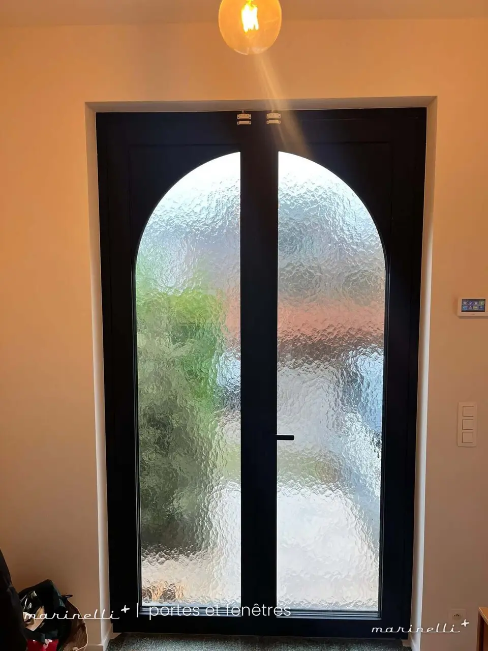 Porte cintrée — Vue intérieure : lumière dépolie