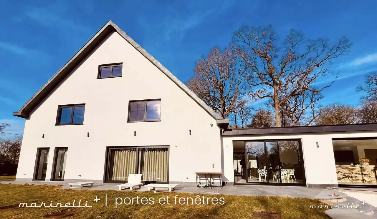Villa rénovée — Façade complète, châssis remplacés