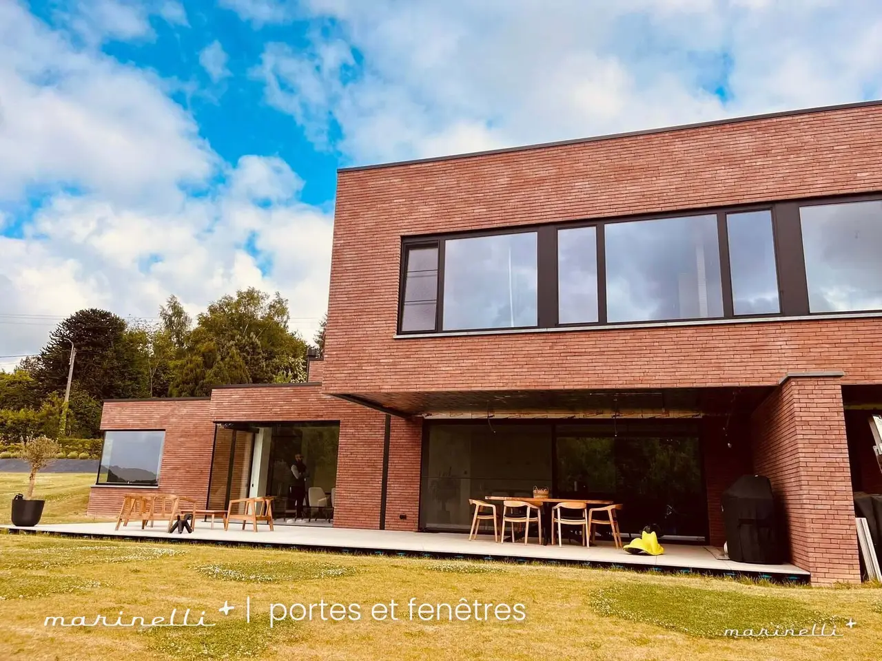 Villa contemporaine — Baies coulissantes sur terrasse