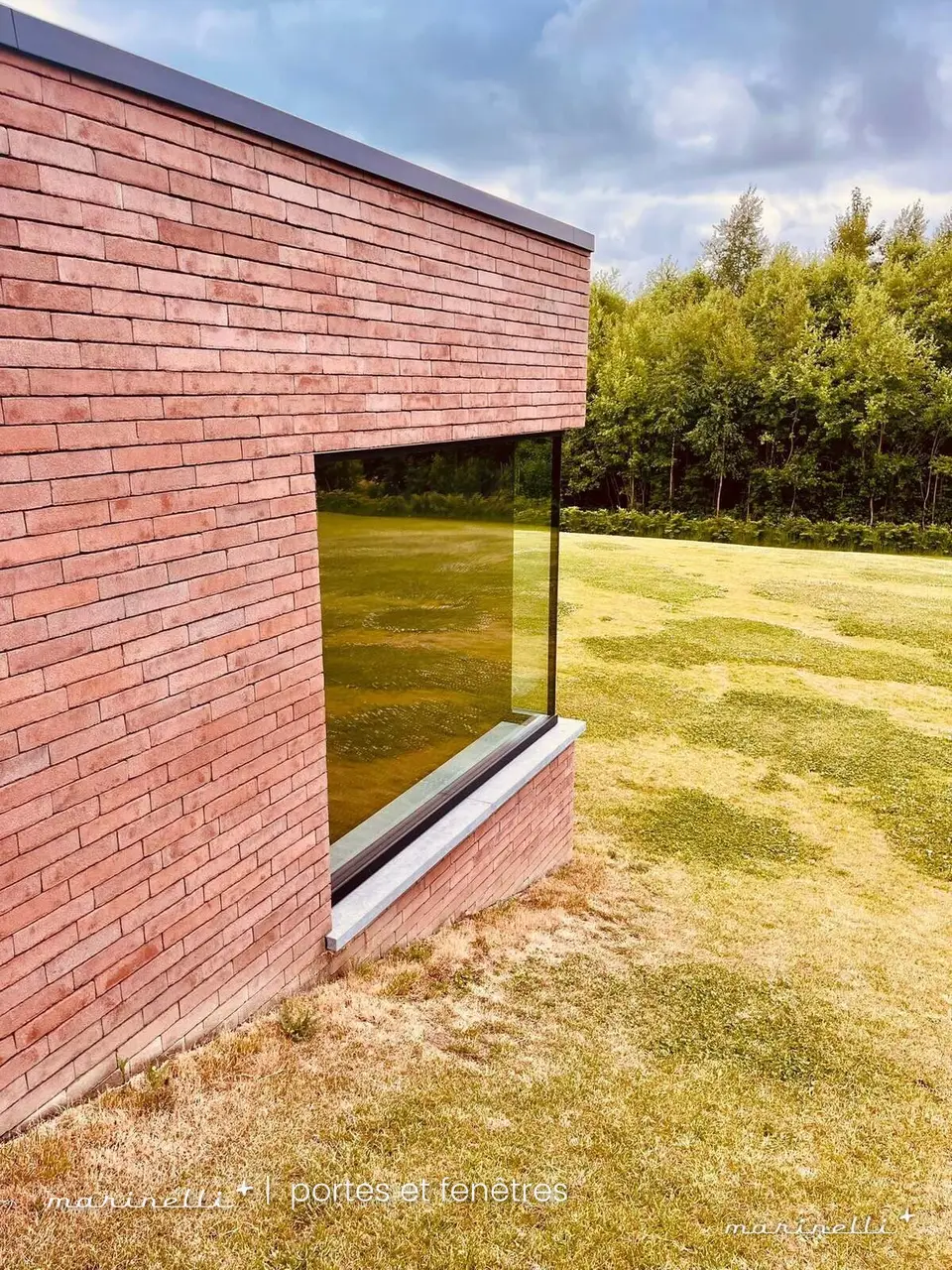 Villa contemporaine — Vitrage d'angle collé, vue jardin